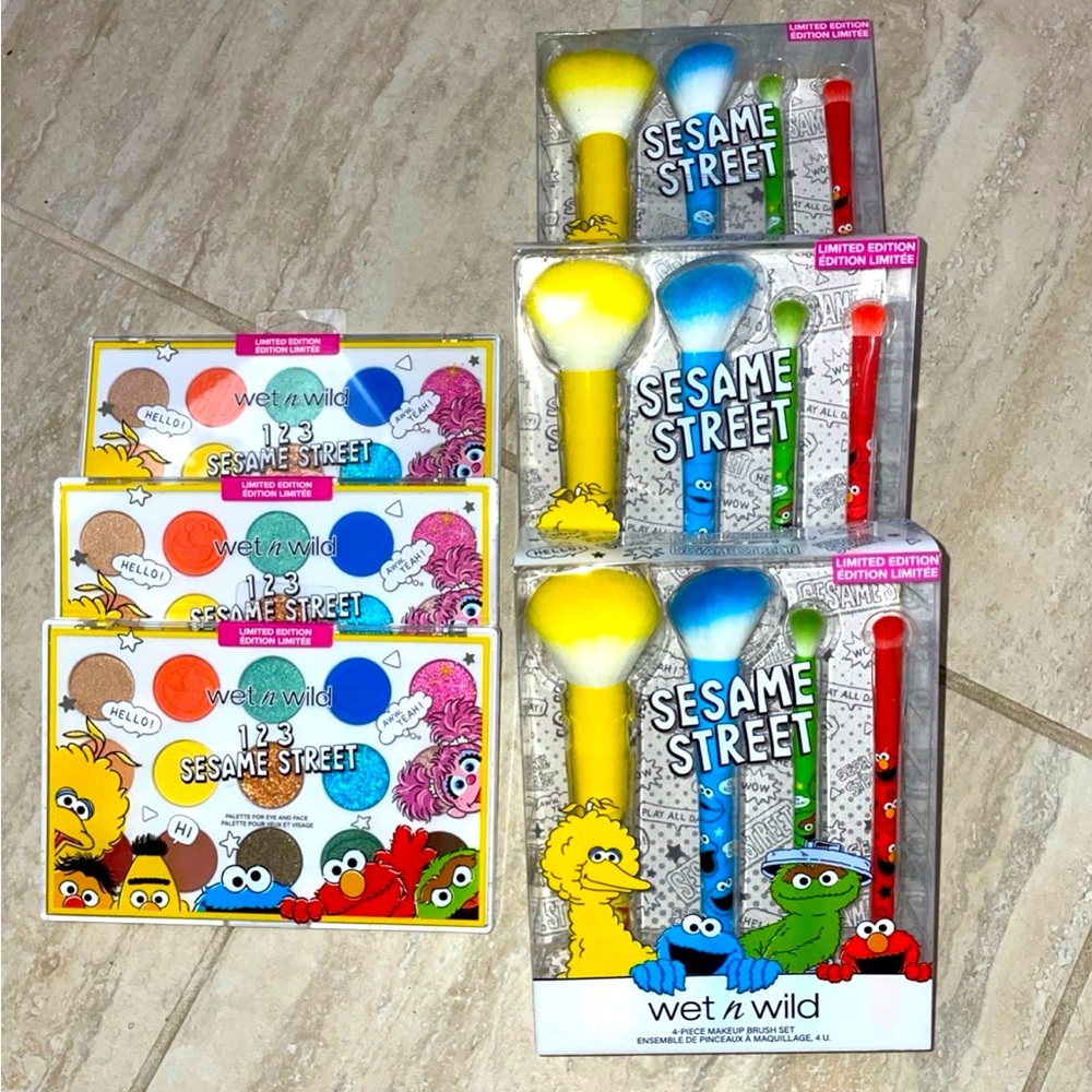 Bundle•Sesame Street Wet N Wild 6 pieces(3 makeup brushes & 3-eye face Palettes